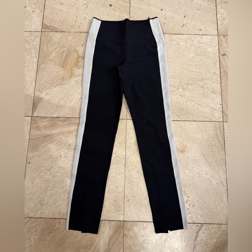 Athleta size 4 black and white interstellar tight side zipper no flaws